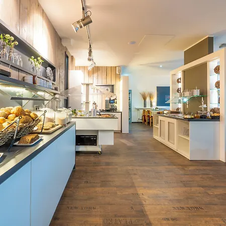 Hotell Arthotel Bakker 3*